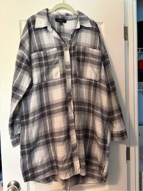 Forever 21 Gray & Black Plaid Button-Up Shirt